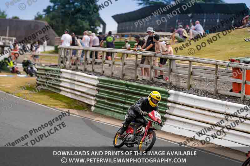 Vintage motorcycle club;eventdigitalimages;mallory park;mallory park trackday photographs;no limits trackdays;peter wileman photography;trackday digital images;trackday photos;vmcc festival 1000 bikes photographs